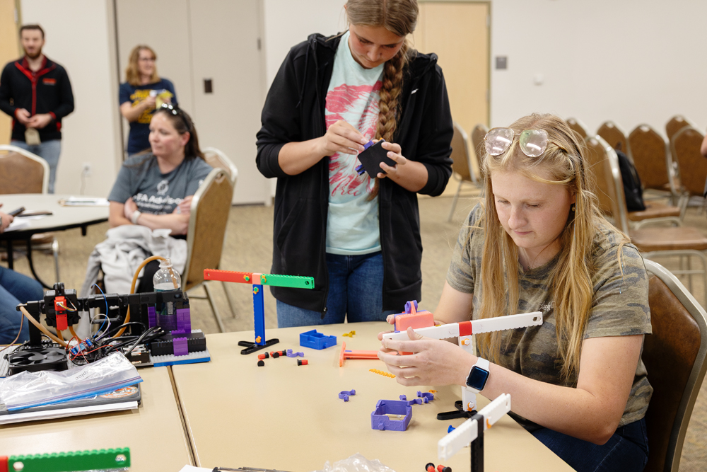 https://cdn.sparkfun.com/assets/home_page_posts/1/6/6/0/8/CEI-Robotics-1.jpg