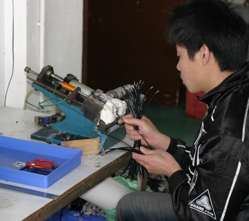 http://cdn.sparkfun.com/newsimages/China-2011/3/6-Cables-4-M.jpg