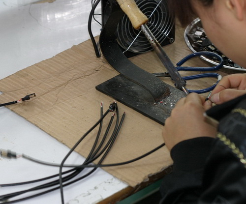 http://cdn.sparkfun.com/newsimages/China-2011/3/6-Cables-5-M.jpg