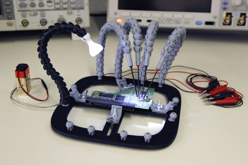 PCB Workstation with Articulated Arms