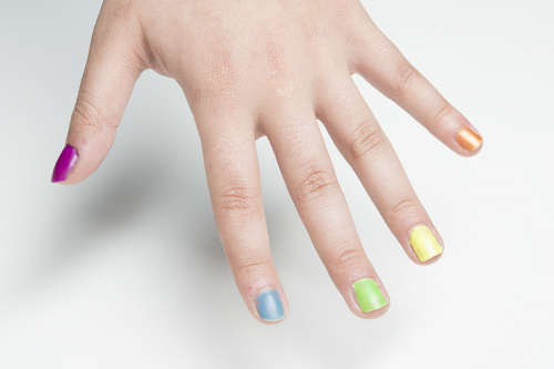 Colored nail polish UV LED cured