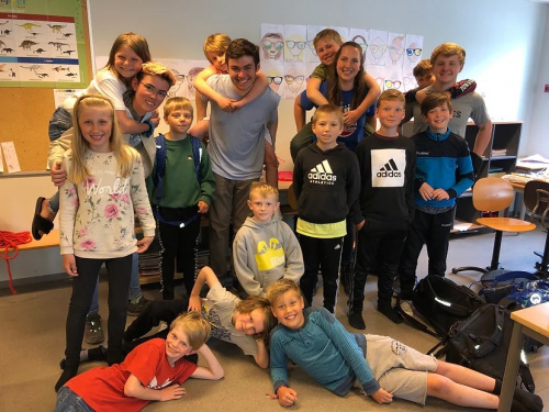 Mariah with a class of kids in Norway