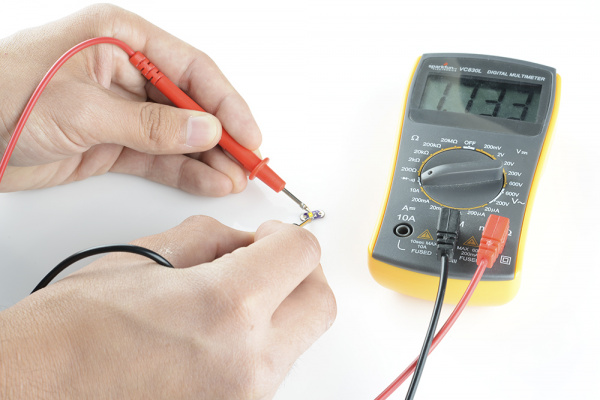 LED polarity test with multimeter