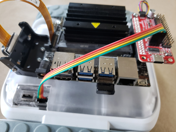 Showing the 4-pin cable connecting the Servo pHAT and the Sphero RVR 