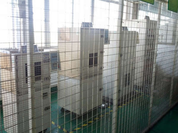 Battery testing cage