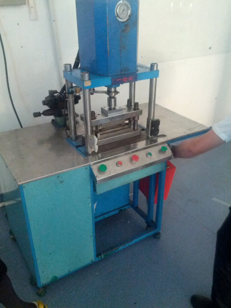 LED lead cutting machine