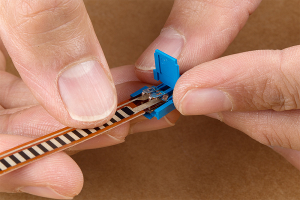 Inserting the Flex Sensor into the 2-Pin Clincher Connector