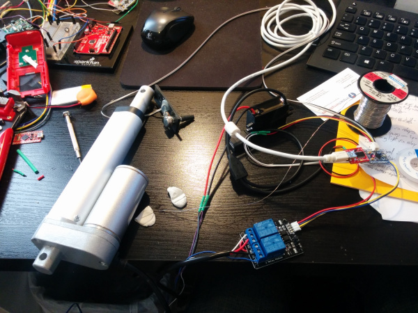 12V linear actuator on desk