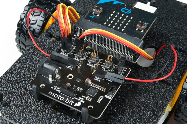 Line Sensor Connections to moto:bit
