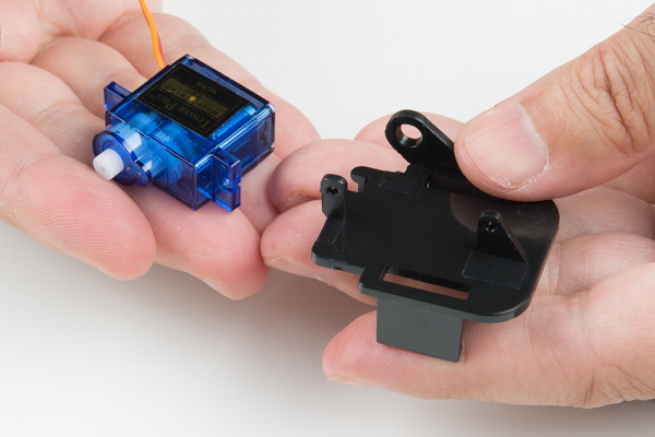 Assembly orientation of last servo and last piece of mechanism