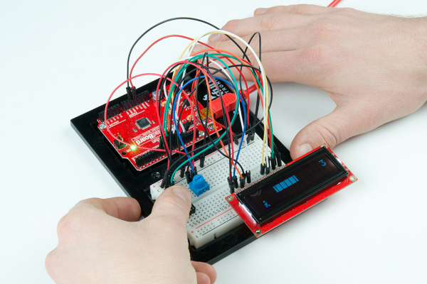 Playing the endless runner Arduino game